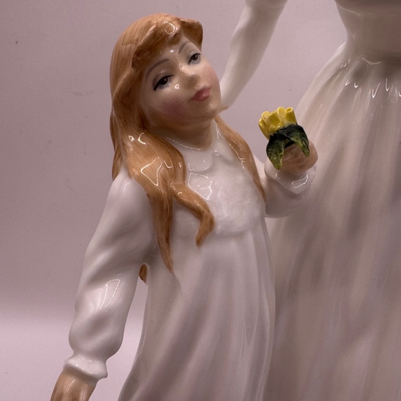 Royal Doulton Figurine Just for You HN3355 Vintage Royal Doulton Mother Daughter - Picture 3 of 8